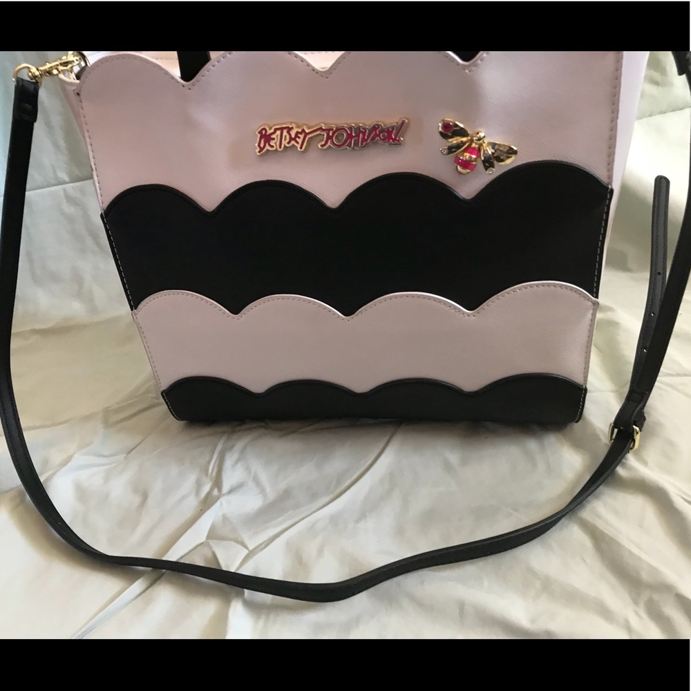 NWT Betsey Johnson Black & White Scalloped Tote